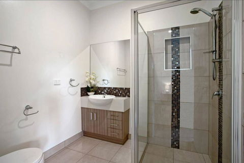 GALBRAITH BEACH STUDIO 2 - Hobart Tourism 2