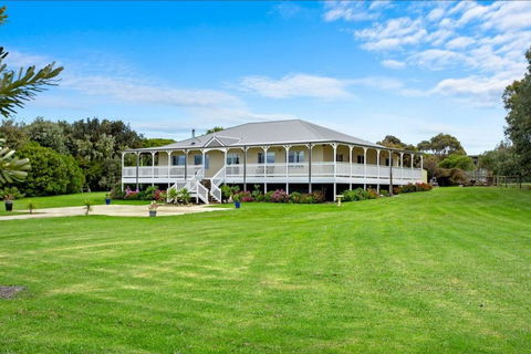 GALBRAITH BEACH STUDIO 2 - Hobart Tourism 3