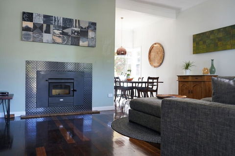 Gallery House Dwellingup - Hobart Tourism 0