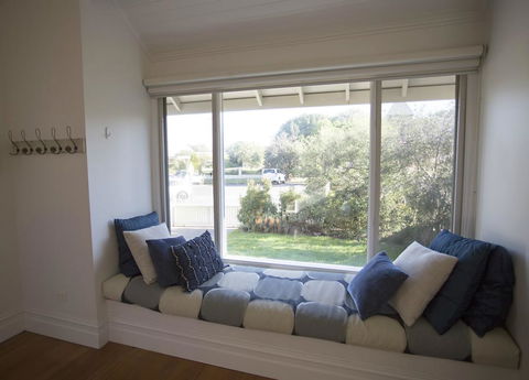 GALWAY COTTAGE - Hobart Tourism 3