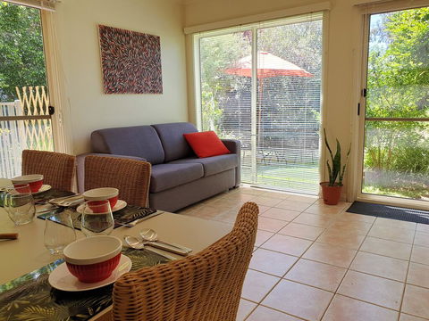 Garden Studio, Black Forest - Hobart Tourism 3