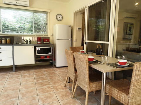 Garden Studio, Black Forest - Hobart Tourism 1