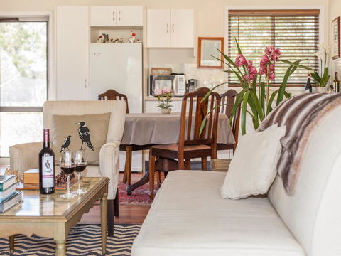 Gartelmann Studio @ Gartelmanns Wines Walk To The Deck Cafe + Wine Tasting - Hobart Tourism 3