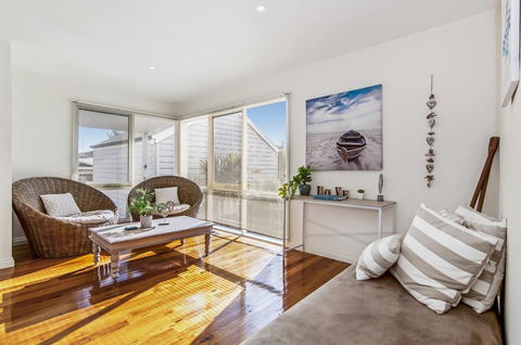 GDay Beach House - Hobart Tourism 1