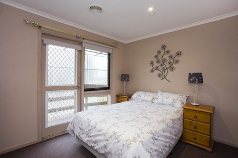 Geelong Holiday Home - Hobart Tourism 3
