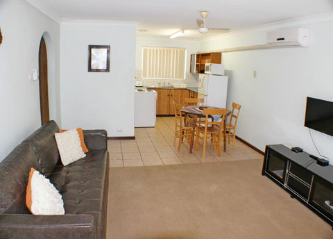 Geraldton Holiday Unit - Hobart Tourism 3