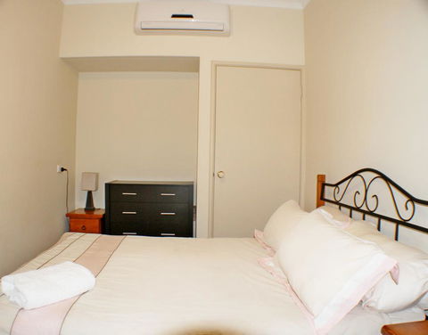 Geraldton Luxury Retreat 2 - Hobart Tourism 3