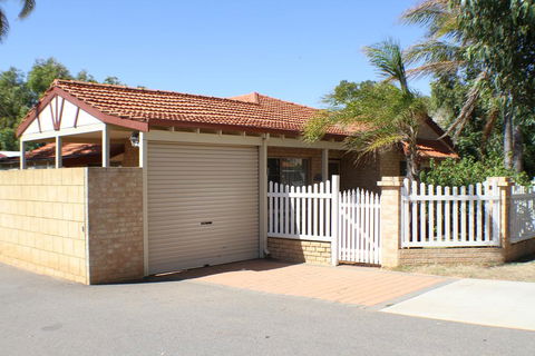 Geraldton Luxury Retreat 2 - Hobart Tourism 0