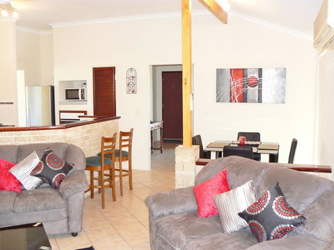 Geraldton Luxury Retreat 2 - Hobart Tourism 1