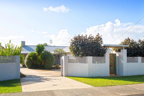 GIFFORD HOUSE - Hobart Tourism 1