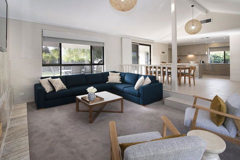 GIFFORD HOUSE - Hobart Tourism 3
