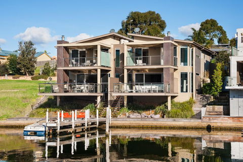Gippsland Lakehouse - Hobart Tourism 1
