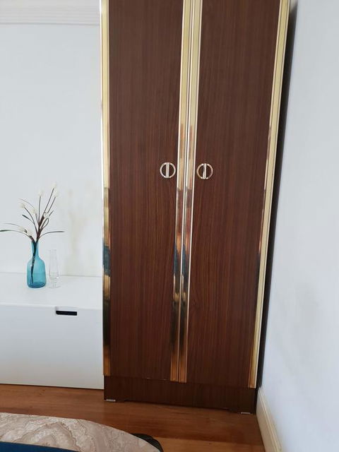 GIRLS ONLY. Large Bedroom With KING Bed, Close To Everything - Hobart Tourism 1