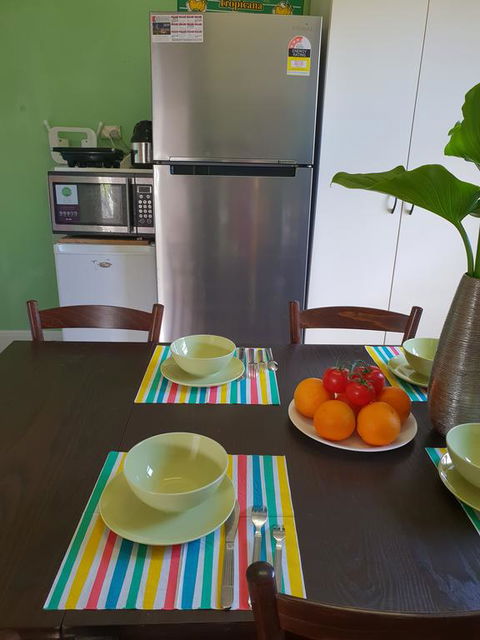 GIRLS ONLY. Large Bedroom With KING Bed, Close To Everything - Hobart Tourism 3