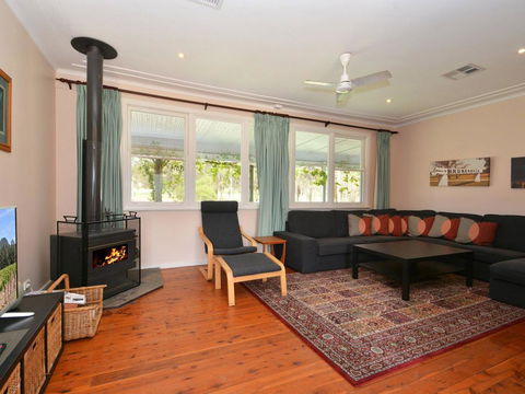 Glandore Estate Vineyard Homestead Onsite Cellar Door + Walk To Restaurants Incl EXP - Hobart Tourism 3