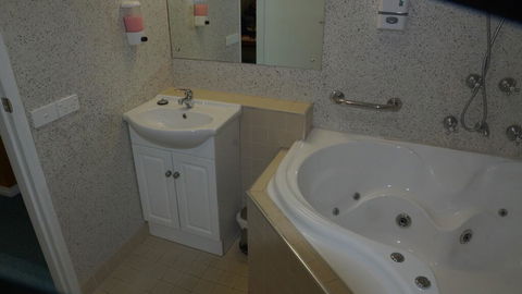 Golden Leaf Motel - Hobart Tourism 3