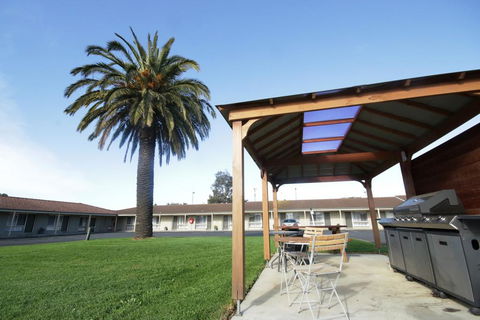 Golden Palms Motel - Hobart Tourism 0