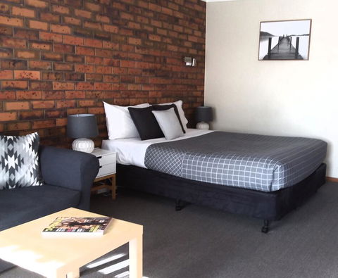 Golden Palms Motel - Hobart Tourism 1