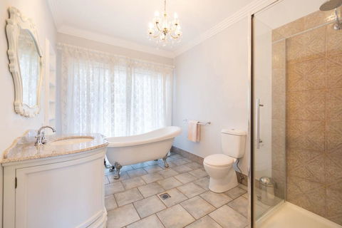 Gorgeous Alma St Villa - Hobart Tourism 3