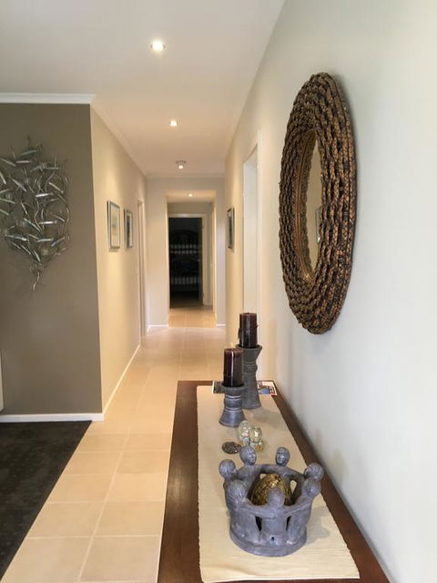 Grand Escape McKenzie - Boutique Rentals - Hobart Tourism 3