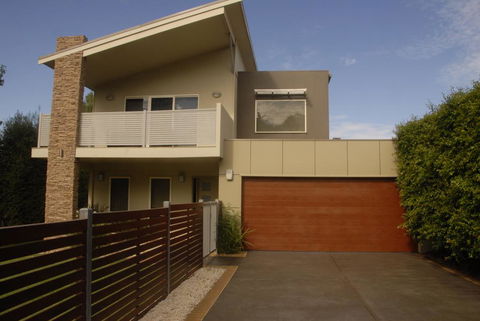 Grand Escape McKenzie - Boutique Rentals - Hobart Tourism 2