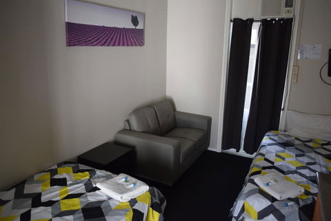 Grand Hotel Mount Morgan - Hobart Tourism 0