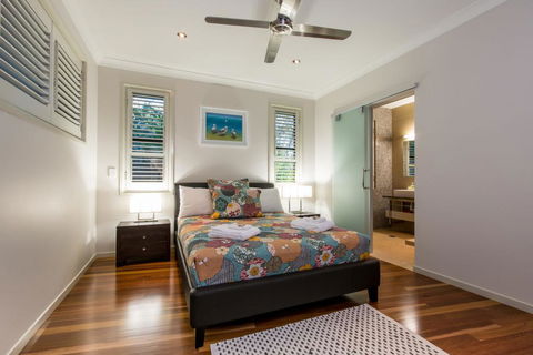 GRAND LUXURY MANSION WITH POOL, 2 BUGGIES AND FABULOUS OCEAN VIEWS - Hobart Tourism 1