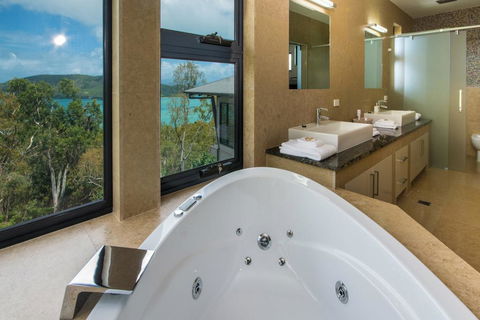 GRAND LUXURY MANSION WITH POOL, 2 BUGGIES AND FABULOUS OCEAN VIEWS - Hobart Tourism 2