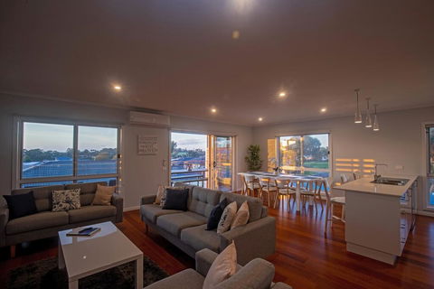 Grande Nisi Casa Cowes - Hobart Tourism 3