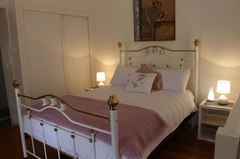 Granite Gardens Cottages & Lake Retreat - Hobart Tourism 1