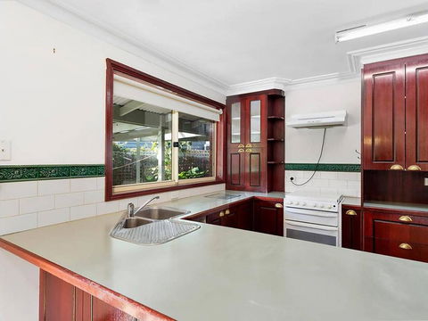 GUMS & ROSES - Family Home In The Heart Of Town. - Hobart Tourism 3