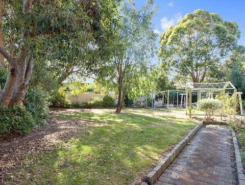 GUMS & ROSES - Family Home In The Heart Of Town. - Hobart Tourism 2