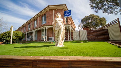 Hamilton's Queanbeyan Motel - Hobart Tourism 0