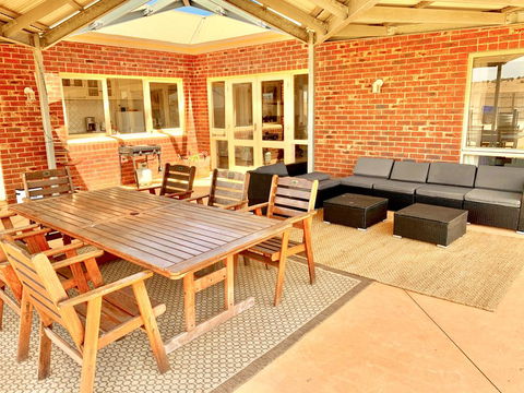 Harry Scotts Farmhouse At Vineyard - Tourism TAS 1