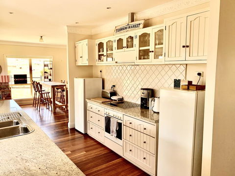 Harry Scotts Farmhouse At Vineyard - Tourism TAS 2