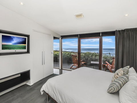 HEARN'S BEACHSIDE VILLA 1 - Tourism TAS 3
