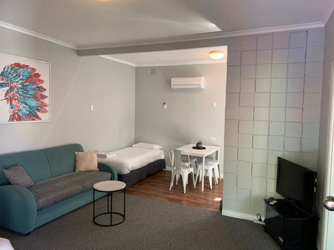 Hello Adelaide Motel And Apartments - Hobart Tourism 3