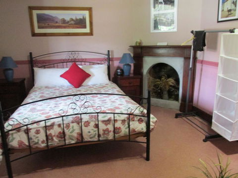 Henry's Cottage - Hobart Tourism 1