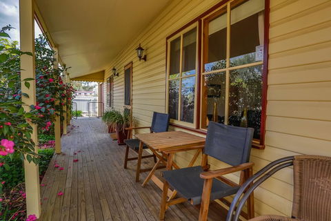 Herrins Lane Cottage - Hobart Tourism 0