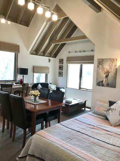 Hetos Hut - Tourism TAS 3