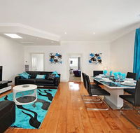 Hidden Gem in Cafe Strip Chadstone  King Bed - Tourism TAS