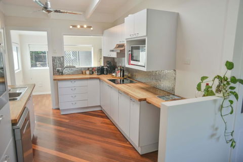 Hideaway At Hodgens Walk To Beach Happy Valley And Bulcock St With Backyard - Hobart Tourism 1