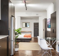 High-End Studio Near Parks Theatres and Dining - Tourism TAS
