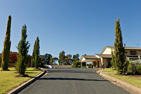 Hilltops Retreat Motor Inn - Hobart Tourism 2