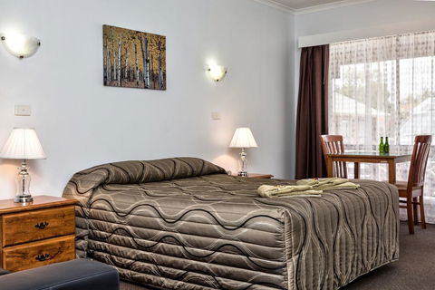 Holbrook Town Centre Motor Inn - Tourism TAS 2