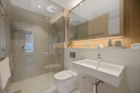 HomeHotel-Luxury Home, High Rise With View. - Tourism TAS 2