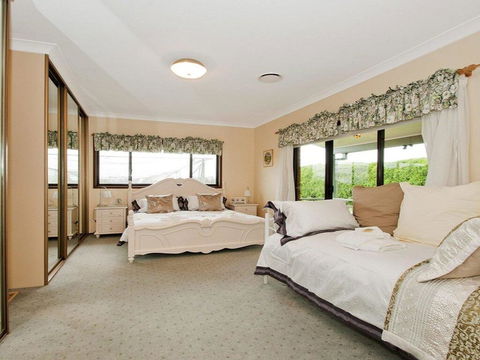 Hope - Country Farm Stay For Large Groups - Hobart Tourism 1