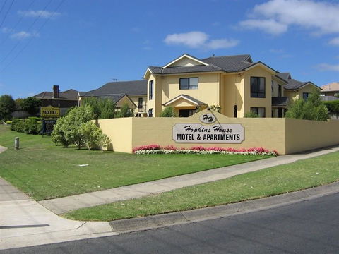 Hopkins House Motel & Apartments - Hobart Tourism 0