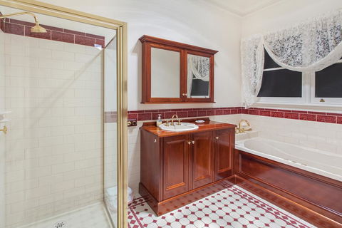 Hopkins River Homestead - Fireplace, Linen, WiFi, 4 Bdrm - Hobart Tourism 3