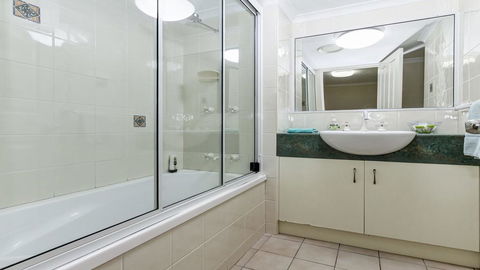 Jade Waters Hervey Bay - Hobart Tourism 1